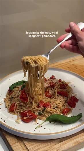 Let’s make the viral spaghetti pomodoro 🍅 This is one of those simple pasta recipes that feels way more elevated than it should. Fresh tomatoes, garlic, basil, and pasta water come together into the easiest silky, restaurant-quality sauce, perfect for weeknight dinners, hosting, or when you want something cozy but still fresh. Ingredients (serves 2) • 1 cup spaghetti @Brami • 2 cups cherry or baby plum tomatoes @Whole Foods Market • Fresh basil • 4 garlic cloves • Freshly grated parmesan • Oliv