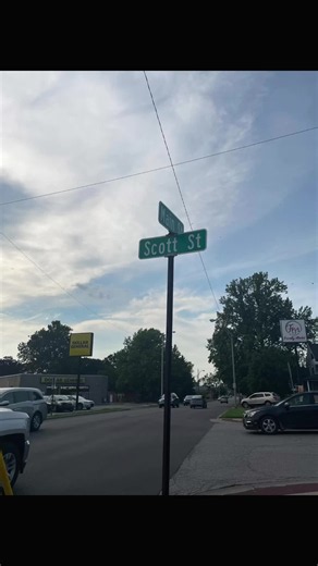 Why 'Scott' Looks Strange on Street Signs — Explained