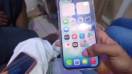 LEARNING HOW TO OPERATE IPHONE 12 MAX THANK YOU JESUS FOR THIS MOMENT & LEARNING EXPERIENCE 🙏 #goodnessheyah