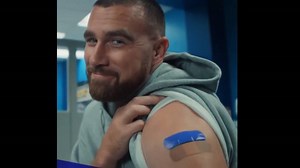 Chiefs’ Travis Kelce and mom star in Pfizer commercial promoting COVID, flu vaccines