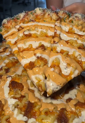 MR H Hot Honey Mac & Cheese Garlic Knot Pizza review — Krave It Bayside