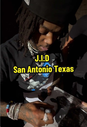 J.I.D After the show in San Antonio, Texas interacting with the crowd and signing vinyls J.I.D IS A REAL ONE #jid #sanantonio #fyp #concert #viral