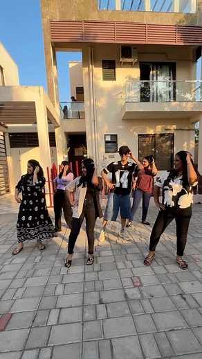 Yuvashree on Instagram: "🖤"