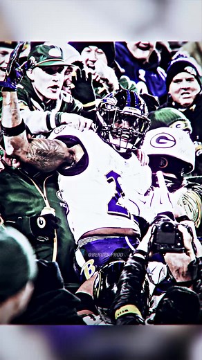 Derrick Henry Dominates Packers with Epic Stiff Arm