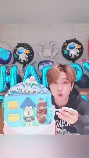 【スキズ/SKZ】ケーキは食べる前にセルカを撮るべし【ハン】