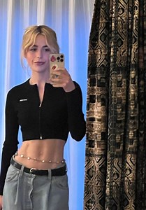 Kiernan Shipka 08/01/2022 • CelebMafia