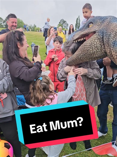 Hilarious Prank: Mum vs. Dinosaurs!