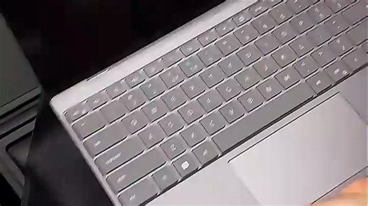 终于拿下心仪已久的笔记本！戴尔XPS13，轻薄高颜值，办公追剧两不误，出差携带超方便，开机秒响应，工作效率直接拉满！