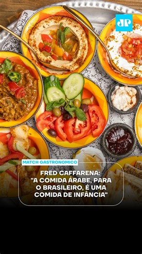 O chef Fred Caffarena, do restaurante Make Hommus not War, foi o convidado da semana no #MatchGastronômico. Ele contou a história da culinária árabe no Brasil e como o Habib’s ajudou a popularizar essa cultura no país: “A comida árabe, para o brasileiro, é uma comida de infância”. 📺 Confira na JP News e Panflix 👉 https://bit.ly/3T38Vm5 #FredCaffarena #MakeHommusnotWar #comidaárabe #culináriaárabe #árabe #culinária #gastronomia #Habibs | Jovem Pan Entretenimento