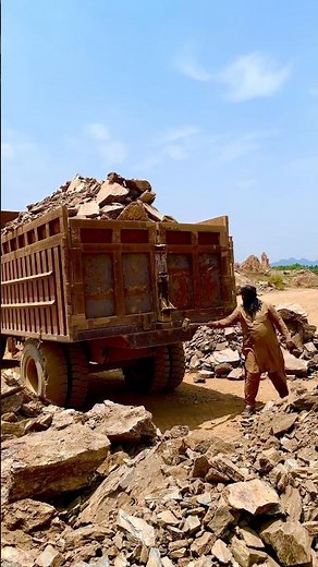 Unloading Rock Truck Stone Crushing Machine working #stonecrushing #rockcrusher #rockcrushing