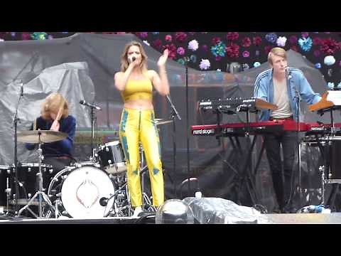 Tove Lo : Talking Body (Live at Stade de France 2017, PARIS, FULL HD)