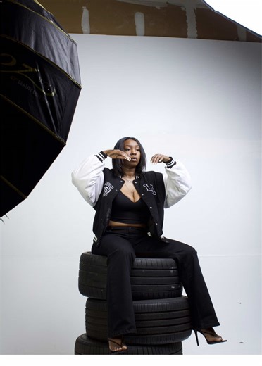 Come set up with me! I’m always having fun in the studio especially with @notsamieiguess !when the vibes are good, so is the shoot. Yes I’m a hottie! @Megan Thee Stallion is not the only person on the playlist, she just has more songs on the playlist 🙃😂 I do take song/artist requests during the shoot tho #photoshoot #photography #fyp #mississippi #CapCut