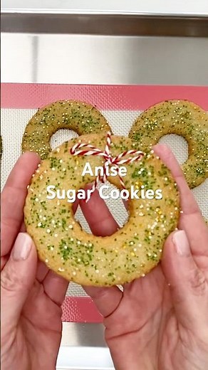 How to Make Anise Sugar Cookie Wreaths