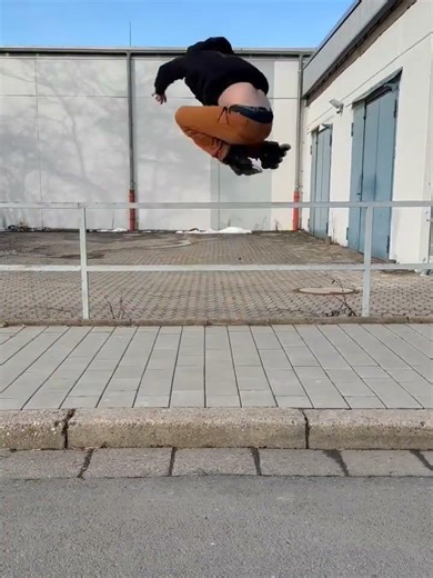 180 over high rail with Powerslide Zoom Pro #powerslide #bladeville
