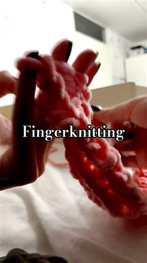 finger knitting #fingerknitting #knitting #scarf #fashion #yarn