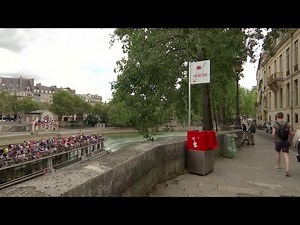 Paris installs very public urinals