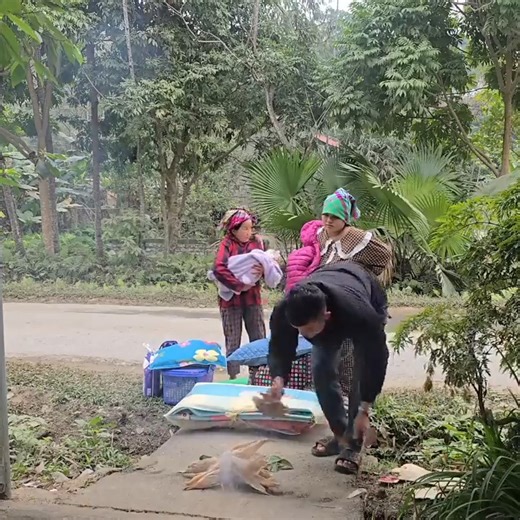 Journey to bring baby Lina from hospital to boarding house | Clean Up Everything