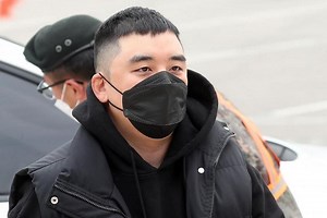Scandal-ridden K-pop star Seungri enlists in army