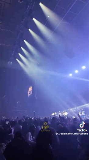 Queen Makoma et le groupe MAKOMA . . . On reconnait les vrais artistes de par la durée dont leurs chansons durent dans le temps. Toutes mes considérations très sincères à ce groupe ! https://youtu.be/1yJuSx3JcdY | ChrisLife De Jésus