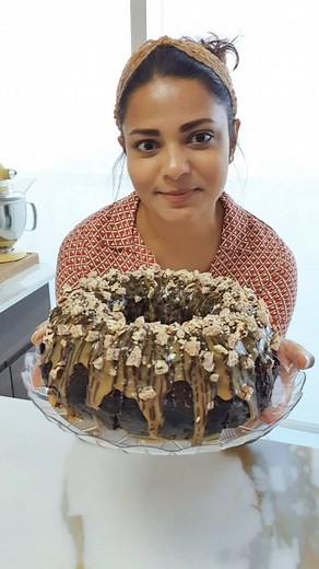 🍫CHOCOLATE CARAMEL PECAN CAKE🍫 Easy eggless chocolate cake, topped with the easiest salted caramel glaze, melted chocolate and candied pecan nuts. Here's how 👇🏻 For the chocolate cake: 3 cups plain flour/maida 6 tbsp cocoa powder 1 tsp salt 2 tsp baking soda 1-3/4 cup sugar 🍰 Sift everything except sugar 3-4 times. 🍰 Stir in the sugar. Set aside. 2/3 cup oil (light olive oil, sunflower, corn or any neutral oil) 1-3/4 cup hot water 1 tbsp instant coffee 2 tbsp white vinegar 1 tbsp vanilla �