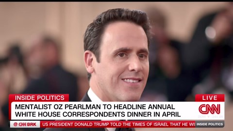 Mentalist Oz Pearlman reads Dana Bash’s mind ahead of his performance at the White House Correspondents’ Dinner