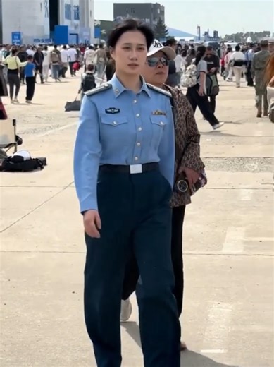 Chinese lady pilot during nanchang airshow 2025 #fighterjet #aircombat #airforce #militarypower #femalepilot
