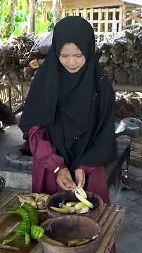 Menu Istimewa dari Nangka Muda | Gudeg Komplit Sambal Goreng Tempe Krecek, Ayam, Pisang Rambutan