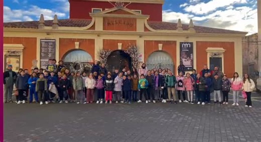Melchor Cano on Instagram: "Todo el alumnado, desde 1º de Primaria hasta 4º de ESO, visitaron los belenes instalados en el Mercado de Luisa Sigea. Una experiencia muy chula: belenes cuidados al detalle, con mucho mimo y creatividad, que han sabido captar la atención de grandes y pequeños. Además, disfrutaron del escape room, donde el trabajo en equipo, la lógica y las ganas de pasarlo bien fueron los verdaderos protagonistas. Aprender así… engancha. Y mucho. Porque cuando la Navidad se vive, se 
