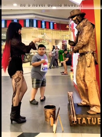 Bumble Bee Girl | Cry For Me Wa Wa Wa | Aesthetic Video #shorts #wawawa