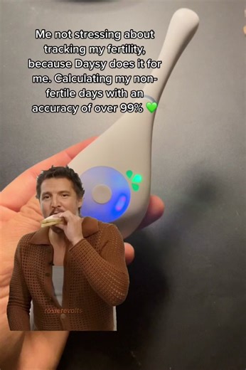 There are only a handful of days each cycle that you are fertile. The process of tracking when those days occur each cycle is called fertility awareness. The Daysy fertility tracking computer uses the Fertility Tracker Method (FTM) to calculate your fertile days and predict your ovulation. This means, Daysy takes your basal body temperature and menstruation data, and calculates for you when you are fertile and when you are not. ❤️💚 Daysy draws on the science of different models of fertility awa