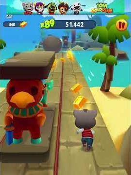 Talking Tom delivers a pizza to Talking Ben