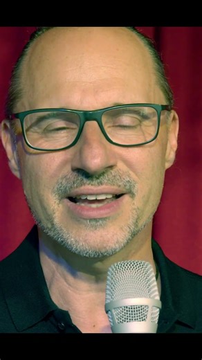 Dein aufgesetztes Lächeln tut mir weh - da ich Dein wahres ich dahinter seh. Die Zeit ist reif Short