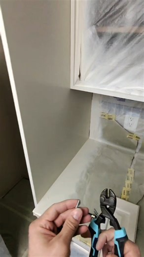 Oseas Zelaya on Instagram: "Cut the screw to make it fit Visit ⤵️ www.thepainterottawa.ca To secure your spot also discover, • My 5 Day process, • Paint product used with Hardener Additives 2k • Pricing"