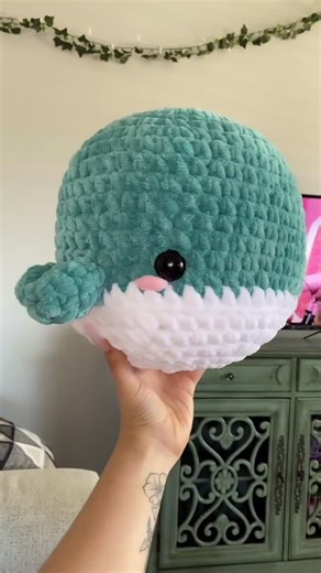 Jumbo whales might be my new favorite to make 🥰 Pattern by @hookedbyrobin #crochet #crochettiktok #crochetersoftiktok