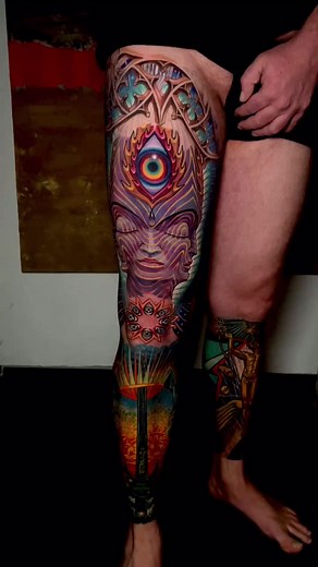 Artist • @yancootattoo Still in process. Working on full leg sleeve. Inspired by art work of amazing artist Alex Grey. Some other cool stuff bottom on calves around 4-5 years old. #alexgrey #legsleevetattoo #colourtattoo #crazytattoos #colortattoos #inked #tattooart #thebesttattooartist #skinartmag #tattoolifemagazine #tattooistartmag #inkedmag #yancootattoo @yancootattoo #munich | D_World_Of_Ink