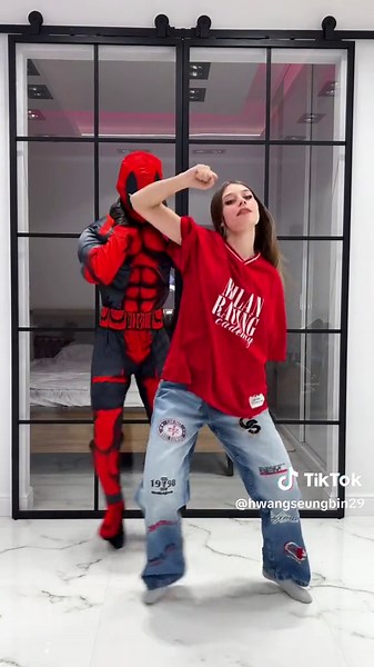 Deadpool Kissing Scene with Maja Ciesielska