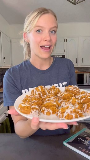 172K views · 23K reactions | Pumpkin spice cookies with a cream cheese frosting— yum! #pumpkin #pumpkinspice #cookies #twoingredient #pumpkinspicecookies #baking #hack #viral #bakinghack | Brooke AKA Meals and Munchies | Facebook