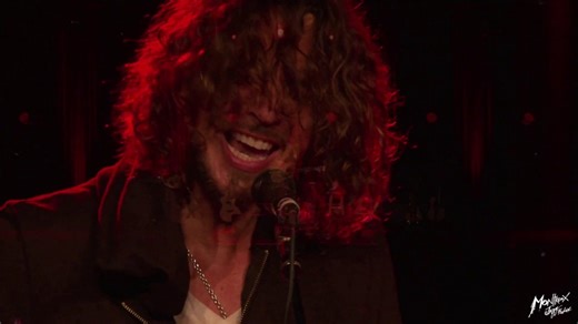 Acoustic guitar version of 'Billie Jean.'