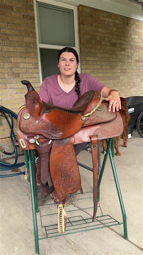 Today I’m showing you how to do a basic saddle cleaning. Let me know if you have any questions! #saddlecleaning #circleysaddle #farnam #horsetack #fyp @Circle Y Saddles @Farnam Horse @Berne Apparel