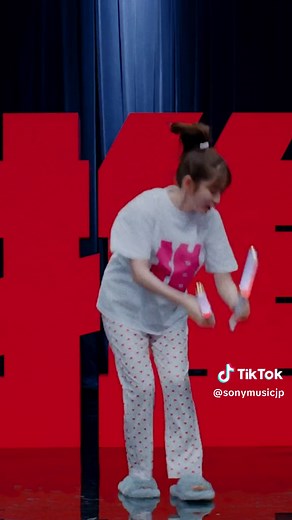 このあと24:30から放送💖TVドラマ 「#推しが上司になりまして 」主題歌📺 「最強の推し！」ダンスプラクティス動画ご紹介💃皆も一緒におどってみてね⚡ #鈴木愛理 #最強の推し #おすすめ曲