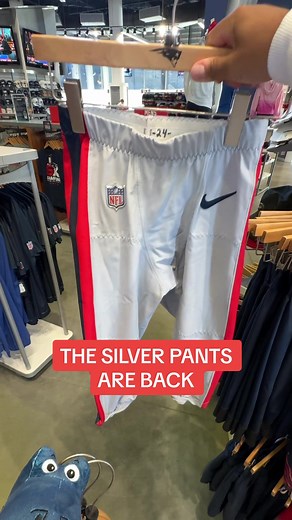 doing some shopping at the patriots proshop 😏 #newengland #patriots #nfl #proshop #silverpants #uniform