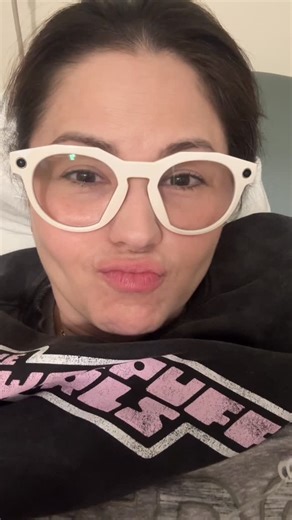 Carmen Alicia🌻 | Seguimos unidos!!! ♥️ de la mano de Dios con todo. Así despedimos este año y programando el nuevo año con más tratamientos 🙏🏻 Este año ha... | Instagram