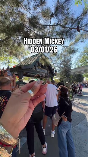 Discovering Hidden Mickeys at Disneyland