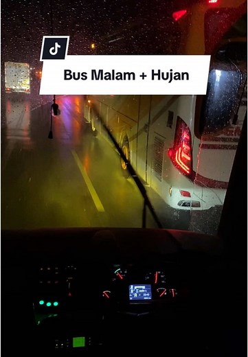 Mengapa Bus Malam Saat Hujan Memiliki Vibes Unik?
