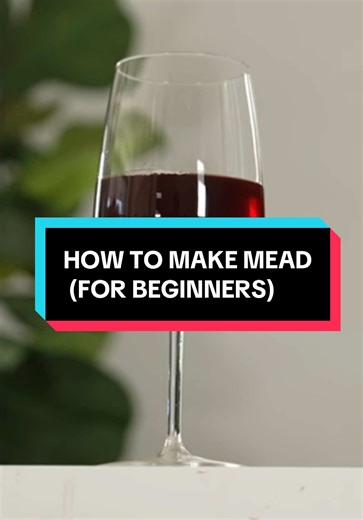 How to make delicious blackberry mead. This is a beginner friendly recipe that comes out delicious every time. #mead #honeywine #fermentation #homebrew