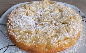 Prevrnuti kolač sa jabukama za 10 minuta: Mirisan, mekan i sigurno uspeva iz prve!