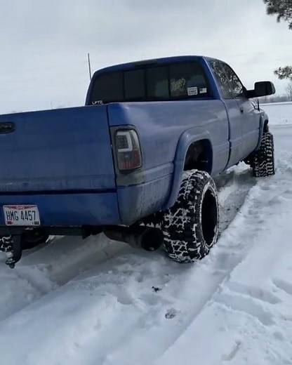 @thatblue12v Very Rough Cummins cold start