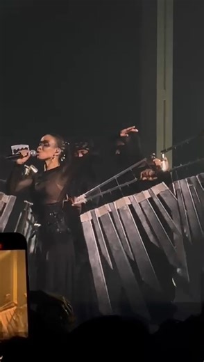 Songs from across FKA twigs’ catalogue get enveloped in the world behind her striking third album in a typically artful performance as the ‘Eusexua’ tour hits London. Read the ⭐️⭐️⭐️⭐️ NME review on NME.com #FKATwigs #Eusexua | NME