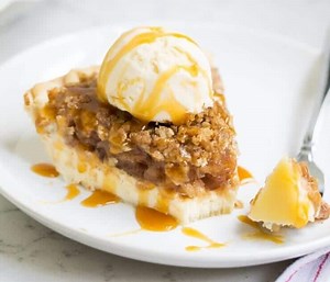 Apple Pie Cheesecake - I Heart Naptime