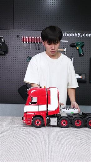 This custom 1/14 3Speed Tractor Truck 3363—chef’s kiss all around! 🚛Built with a full metal chassis that’s tough as nails, it’s got a differential lock for unstoppable traction—no terrain can slow this beast down!#model #modellife #machine #rc #rchobby #metal #chassis #tractor | Toucanhobby